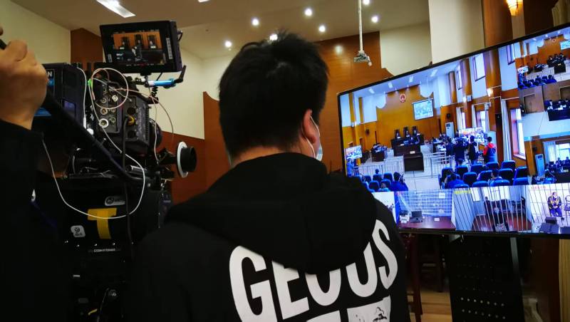AI生成VS人工创意——昭通广告片拍摄公司的技术浪漫主义实践